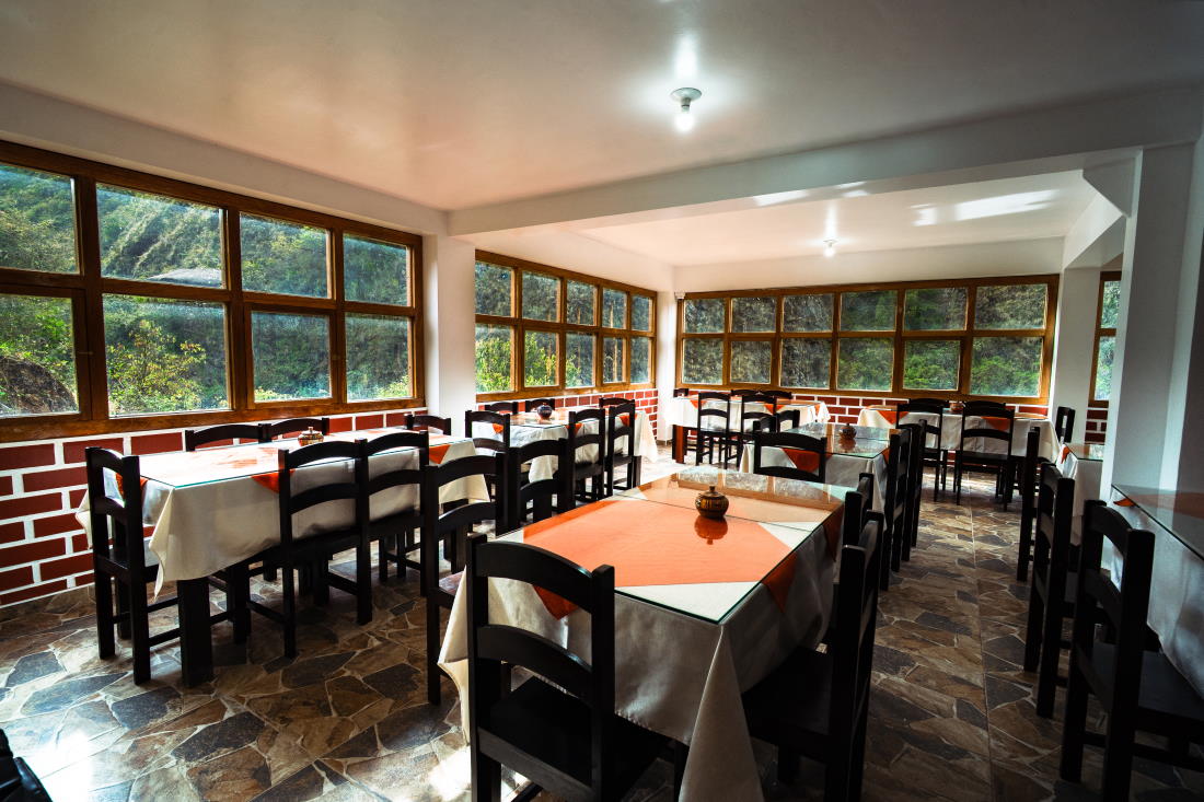Vista del restaurante y el desayuno buffet Quechua Lodge Lares